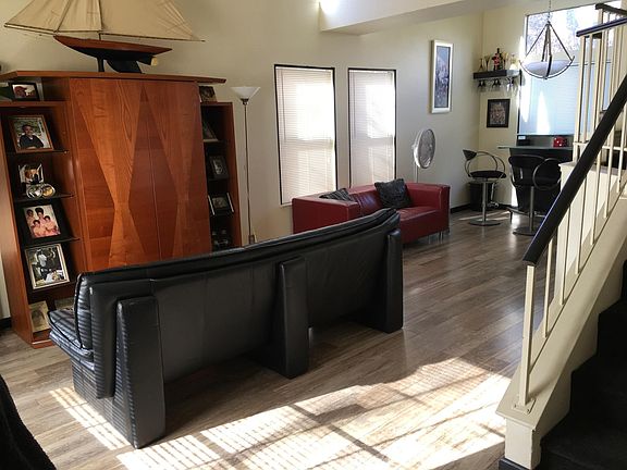 3rd image of 810 Santa Monica Ct