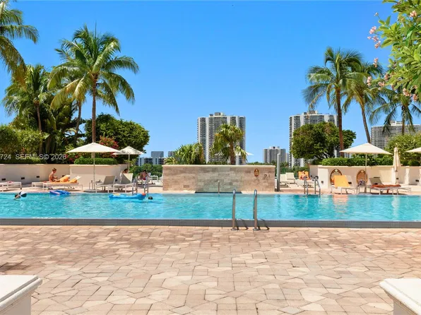 19900 E Country Club Dr APT 216, Aventura, FL 33180