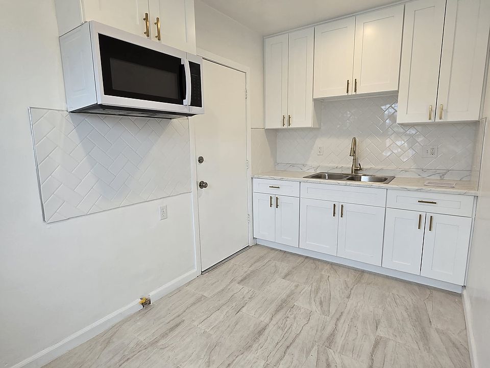 1st image of 1407 W 90th St