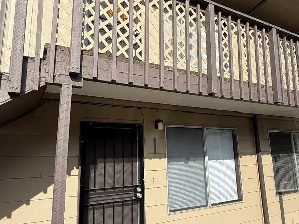 1060 W 12th St APT 1, Coquille, OR 97423