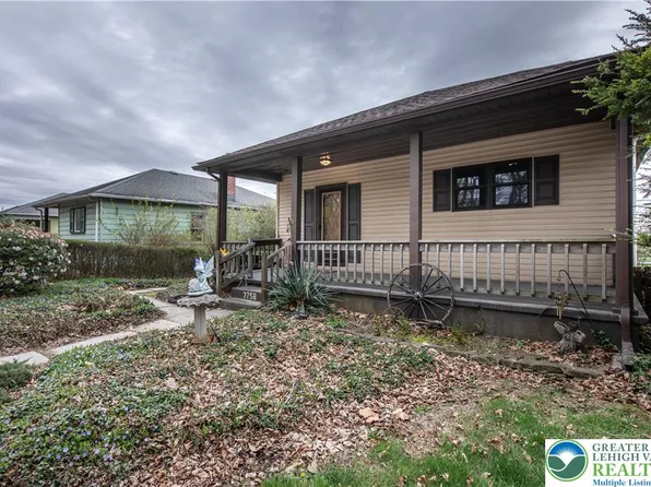 2758 Levans Rd N, Coplay, PA 18037