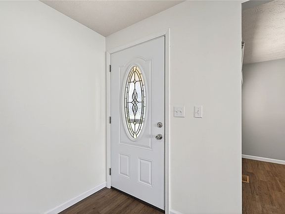 4th image of 104 Overla Blvd