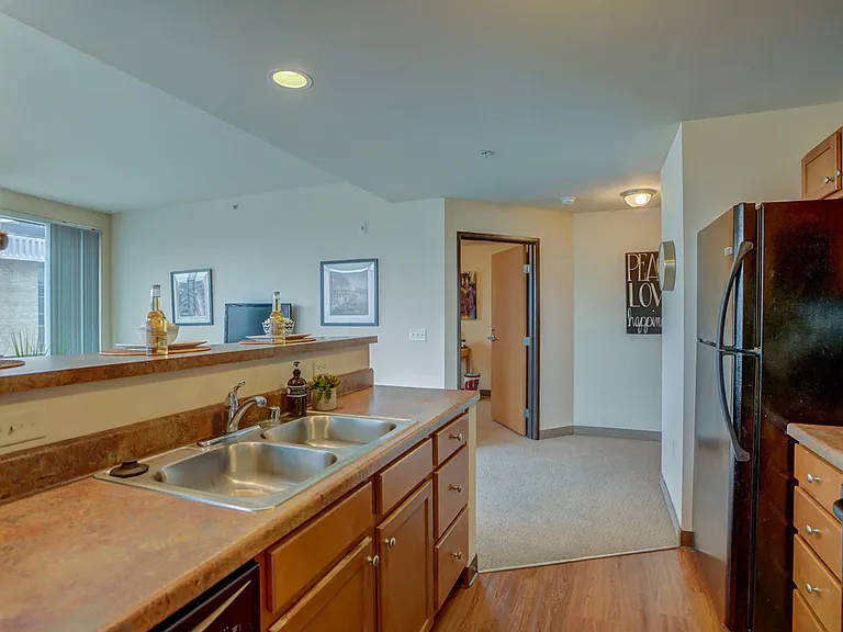 Park Regent Apartments — Photo 3