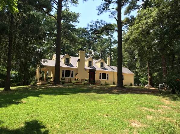 706 Conduit Rd, Colonial Heights, VA 23834