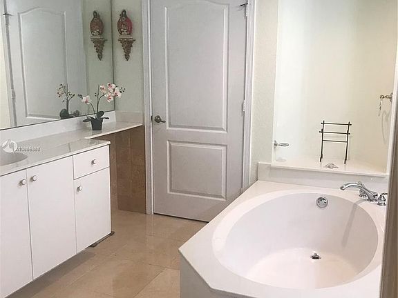3rd image of 10710 NW 66th St APT 105