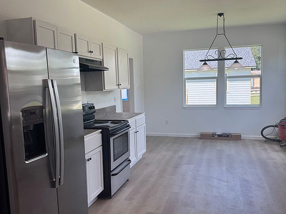 3rd image of 105 Fortune Hill Gardens Ln
