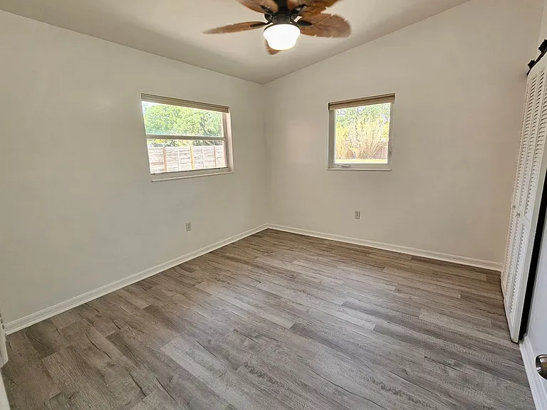 341 Bayshore Dr — Photo 20