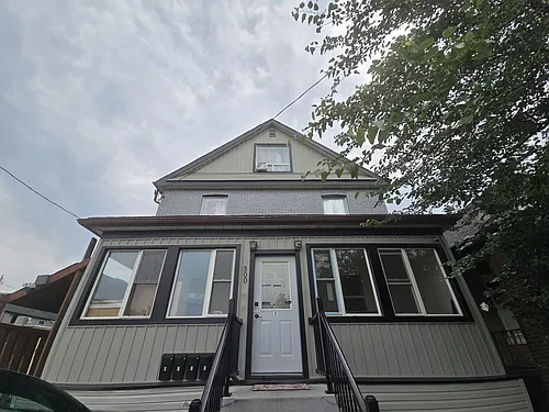 300 Balmoral Ave N #1 Photo 1