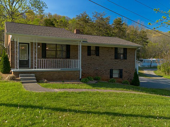 2nd image of 1809 Mansfield Gap Rd