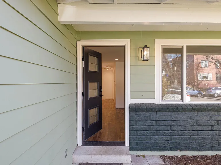 2936 SE Clay St — Photo 2