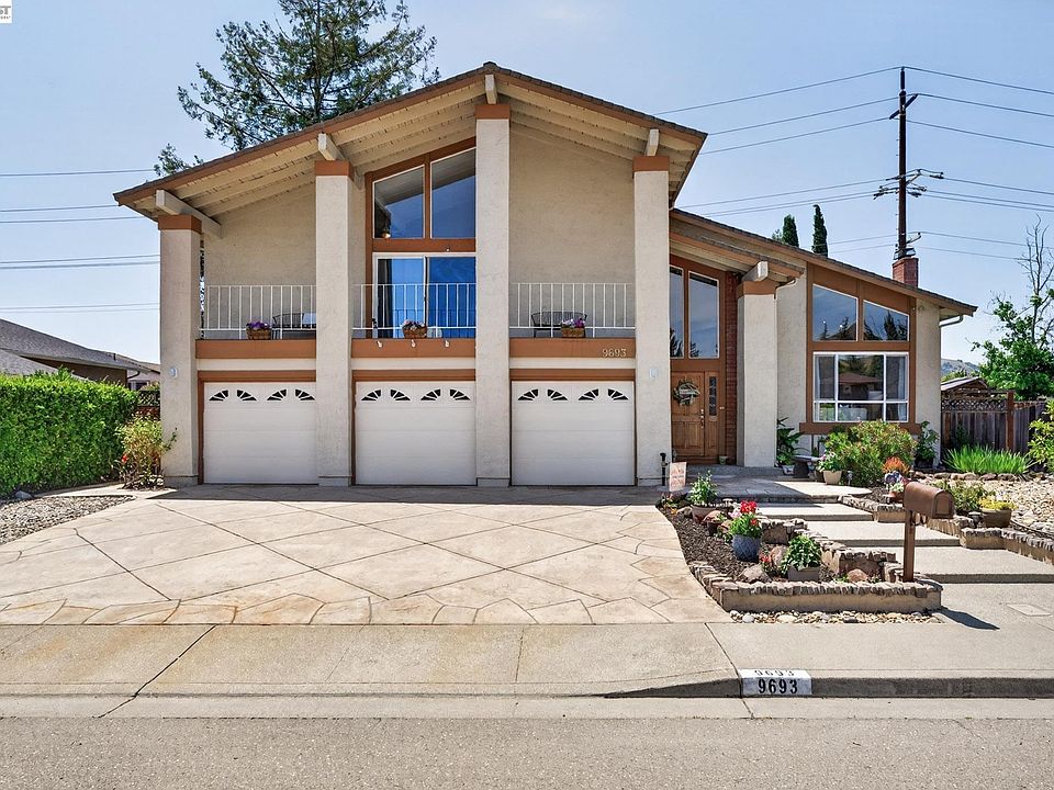 1st image of 9693 Thunderbird Dr