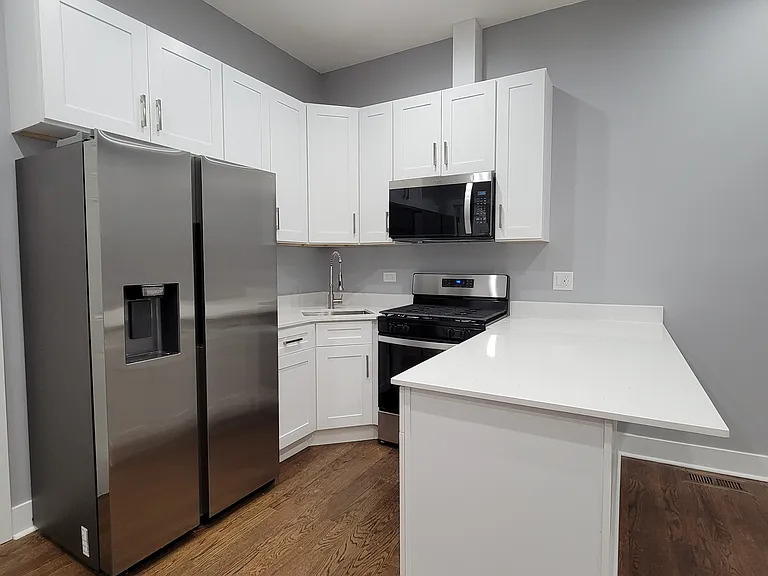 1162 W 19th St #13 — Photo 3