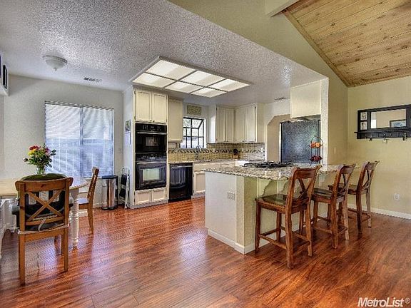 3rd image of 8744 Elm Ave
