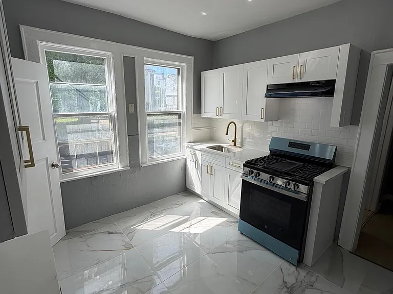 192 Mapes Ave #1 — Photo 3
