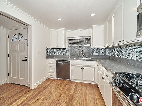 4th image of 3130 Montrose Ave APT 118