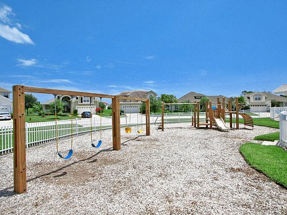 3rd image of 688 Bonaire Cir