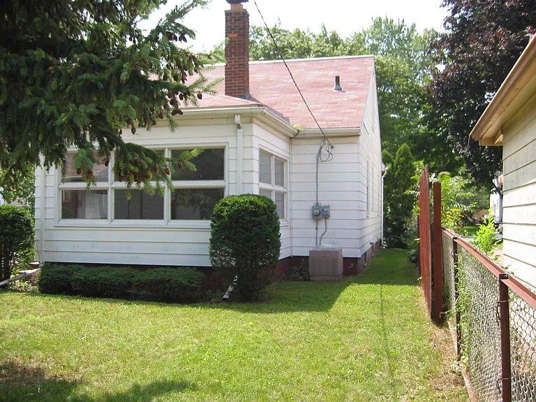 23080 Rensselaer St — Photo 28