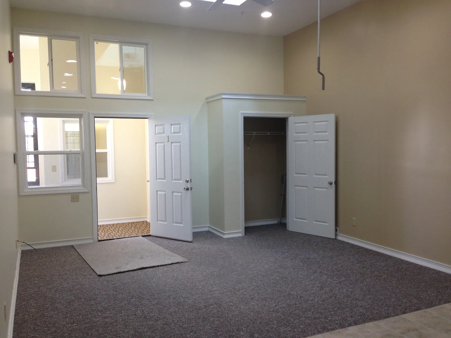1 bed, 900 sqft, $1,050 — Photo 2