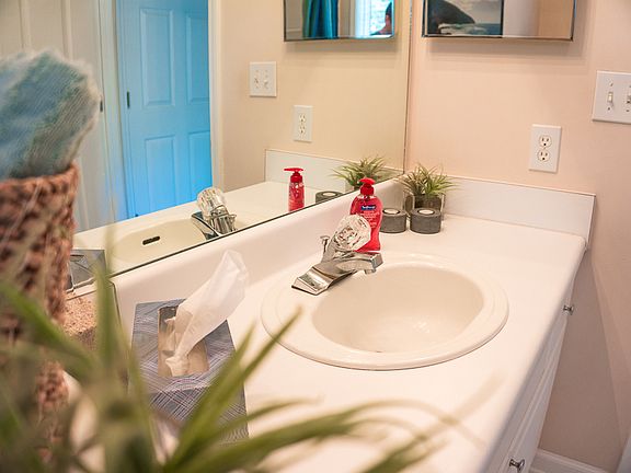 5th image of 202 The Crossings Ln
