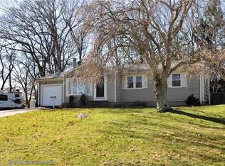 89 Saxony Dr, Warwick, RI 02886