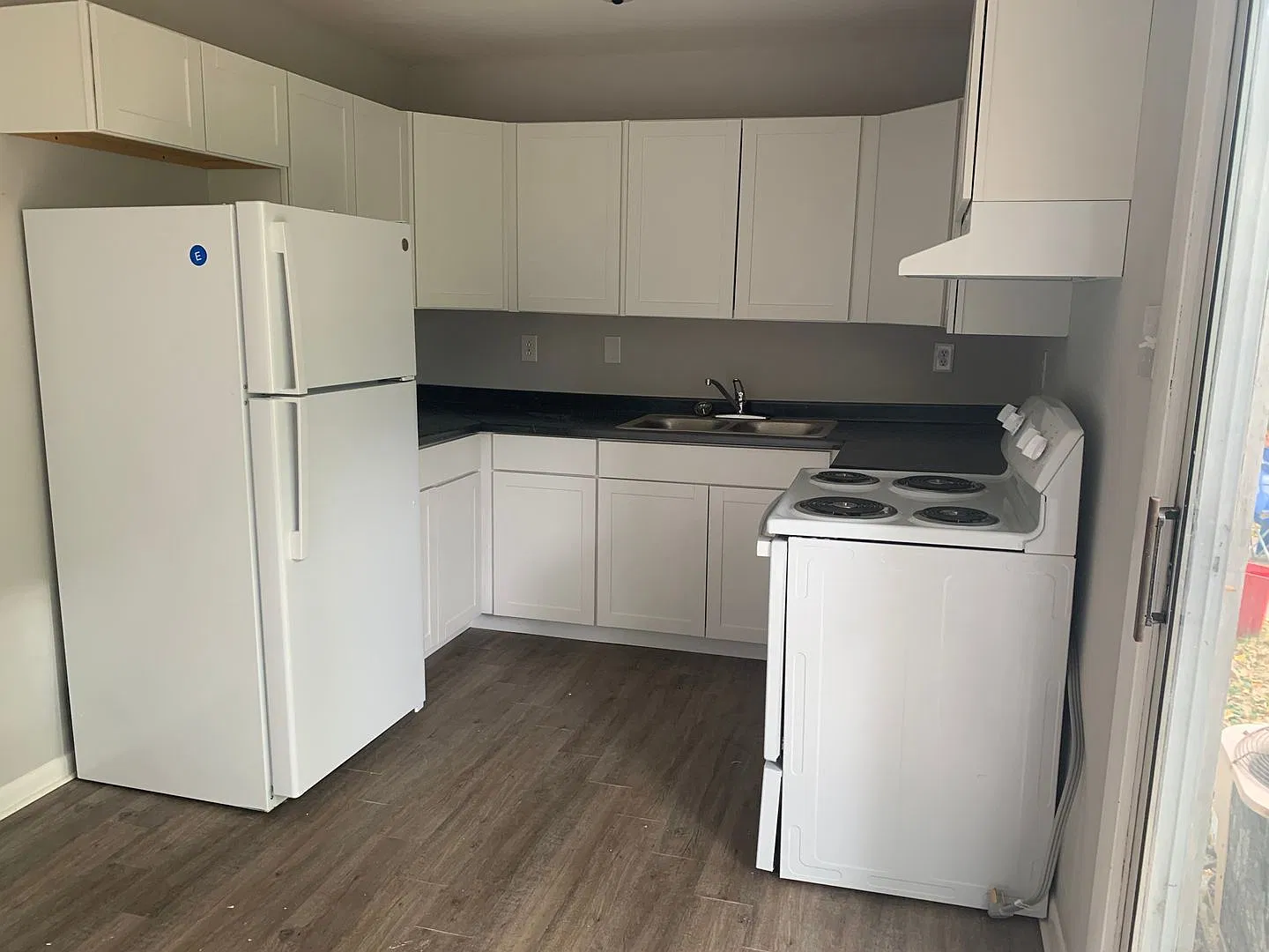 688 Smithfield Ave — Photo 3