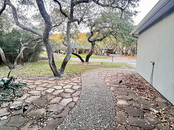 4th image of 485 Augusta Dr
