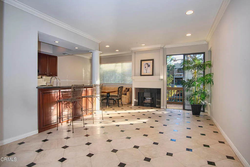 2 bed, 2.0 bath, 1154 sqft, $3,800 — Photo 3