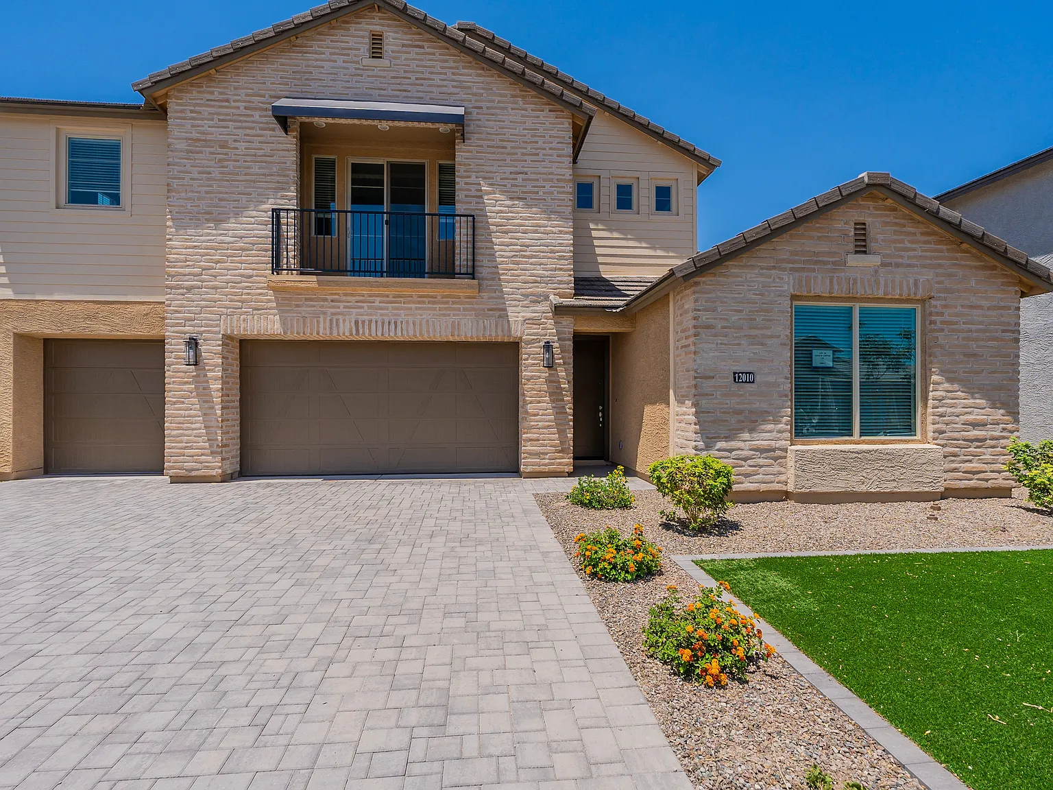 12010 W Luxton Ln — Photo 2