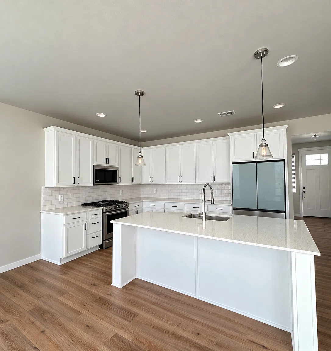 5 bed, 2907 sqft, $3,599 — Photo 2
