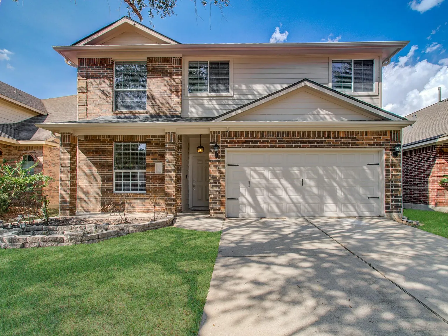 4 bed, 2.5 bath, 2349 sqft, $2,490 — Photo 1