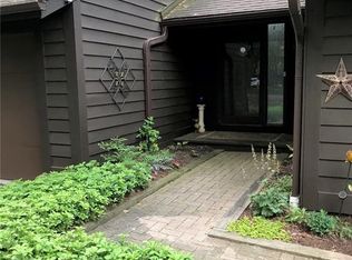 42 Breezewood Cmn, East Amherst, NY 14051