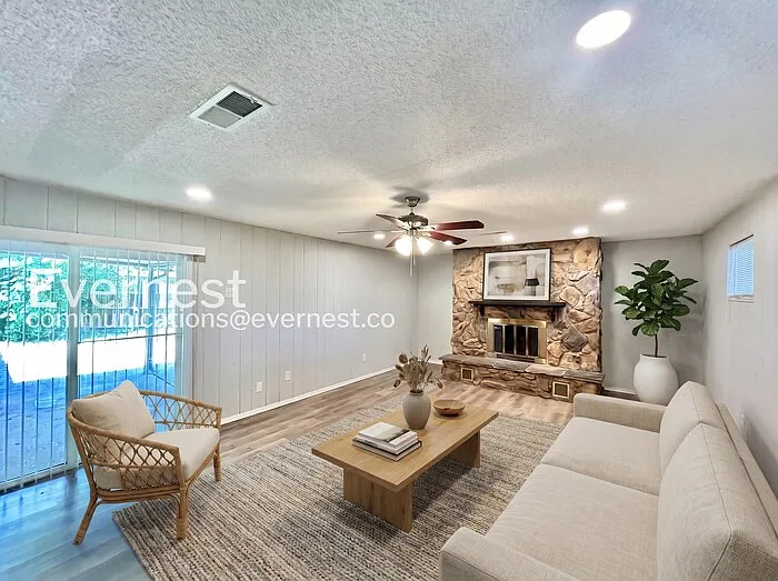 1505 Hanover Dr — Photo 3