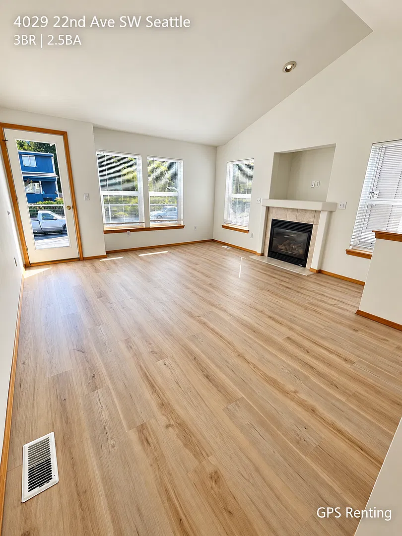 Charming Seattle Home with Spacious Living & Prime Location — Photo 2