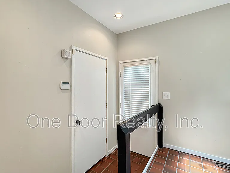 609 Indian Springs Ct — Photo 11