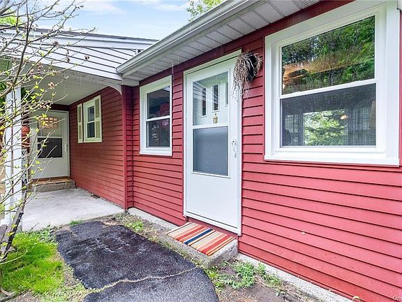 4th image of 409 Maple Hill Dr