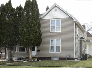 827 W 7th St, Waterloo, IA 50702