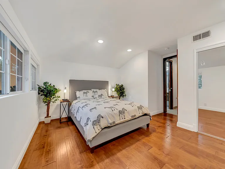 5817 Ranchito Ave — Photo 65