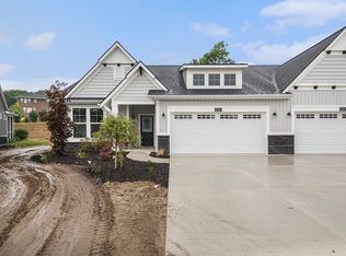 8821 Brayridge Ct, Jenison, MI 49428