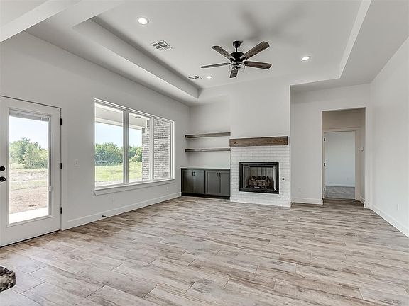 4th image of 1033 Heritage Hills Dr
