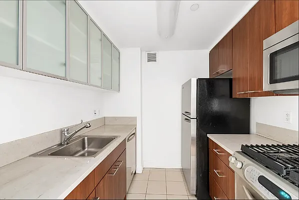 Rented by Compass | media 14