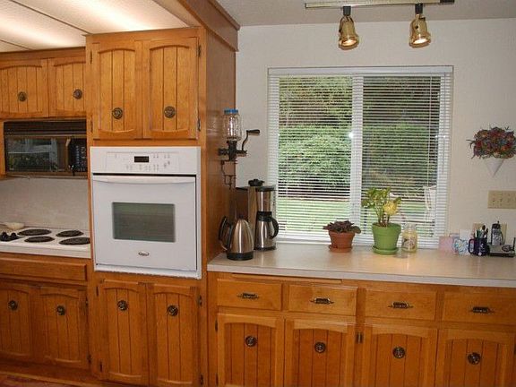So much cabinet and counter space.