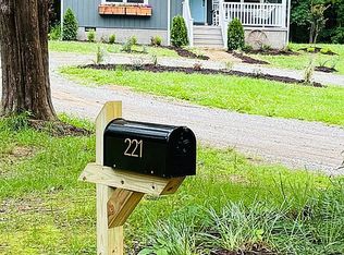 221 Freeman Ln, Hickory, KY 42051