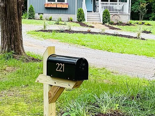 221 Freeman Ln, Hickory, KY 42051