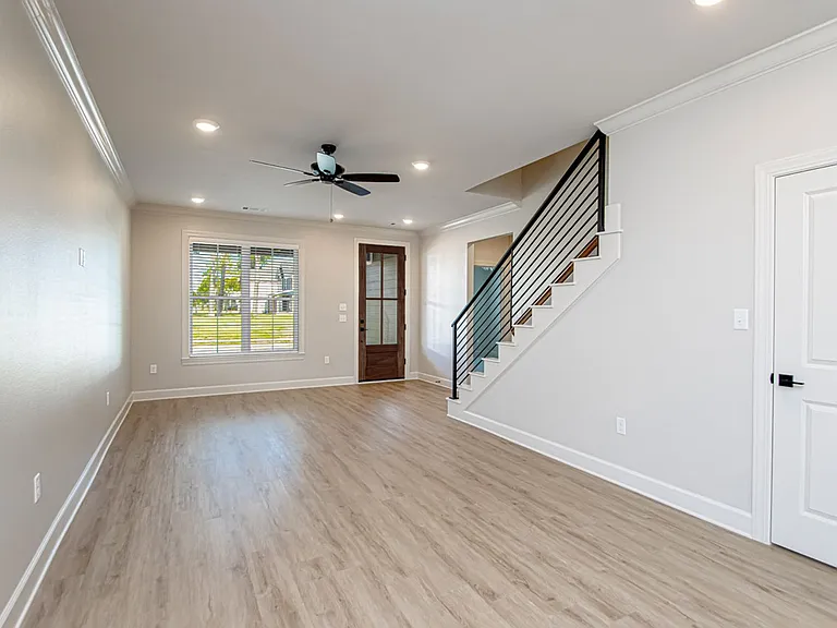 404 Gardens Ln — Photo 6