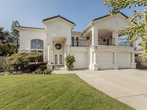 2402 Fairmont Ave, Clovis, CA 93611