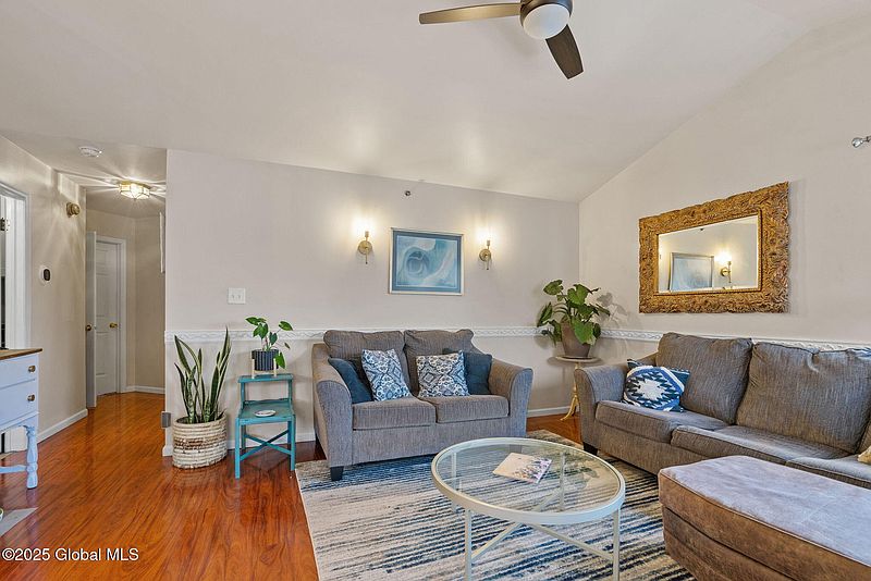 3rd image of 42 Coralberry Court