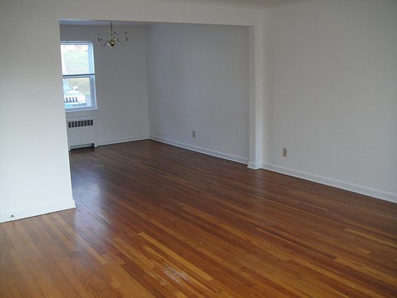 Living Room/Dining Area