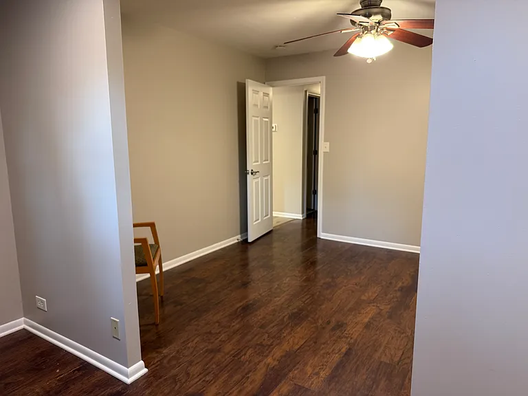 286 E Norman Ln — Photo 16