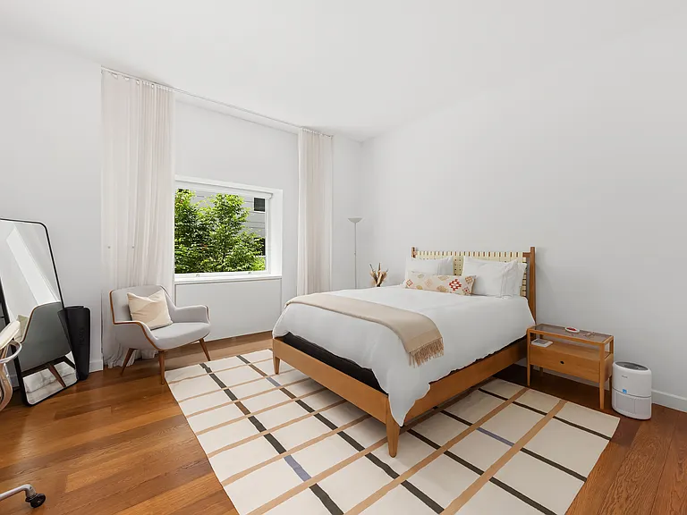 311 W Broadway #Townhouse 4 — Photo 7