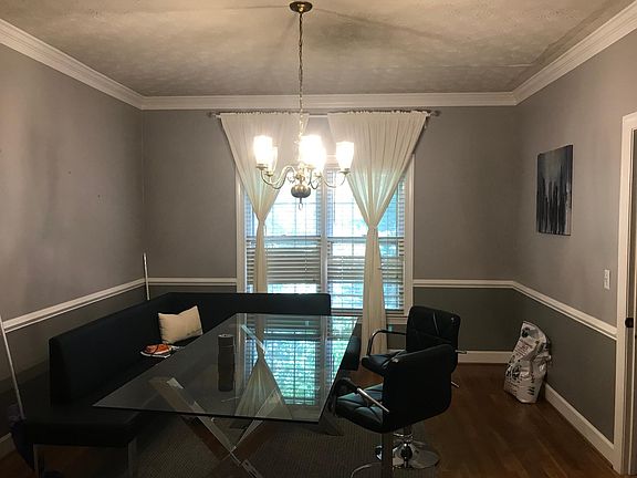 4th image of 3186 Kings Arms Ct NE